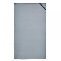 1383490 Performance Towel . UNDER ARMOUR